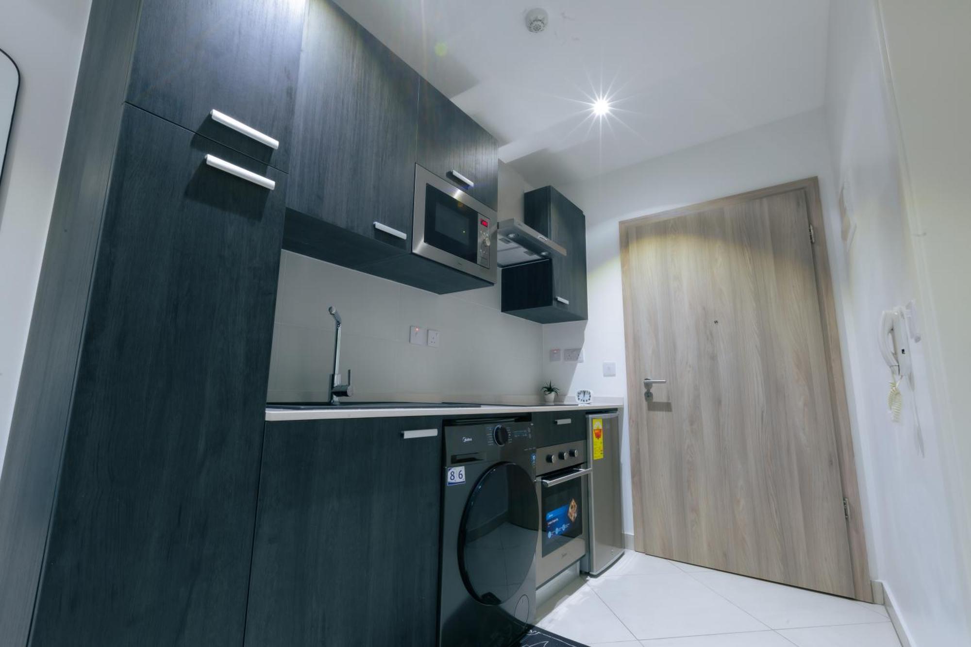 7 Minutes From The Airport - Chic Studio Accra Eksteriør billede